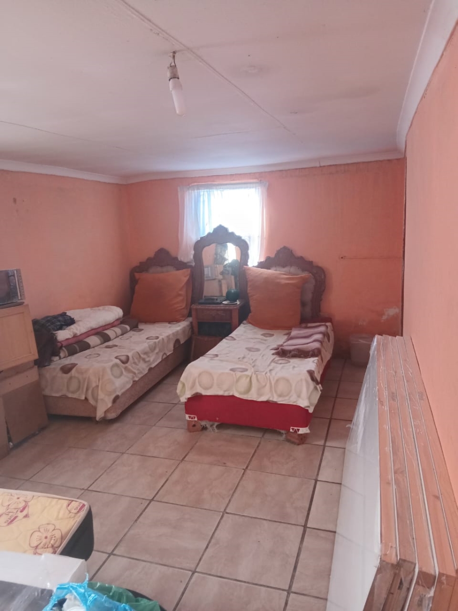 5 Bedroom Property for Sale in Kwanonqaba Western Cape